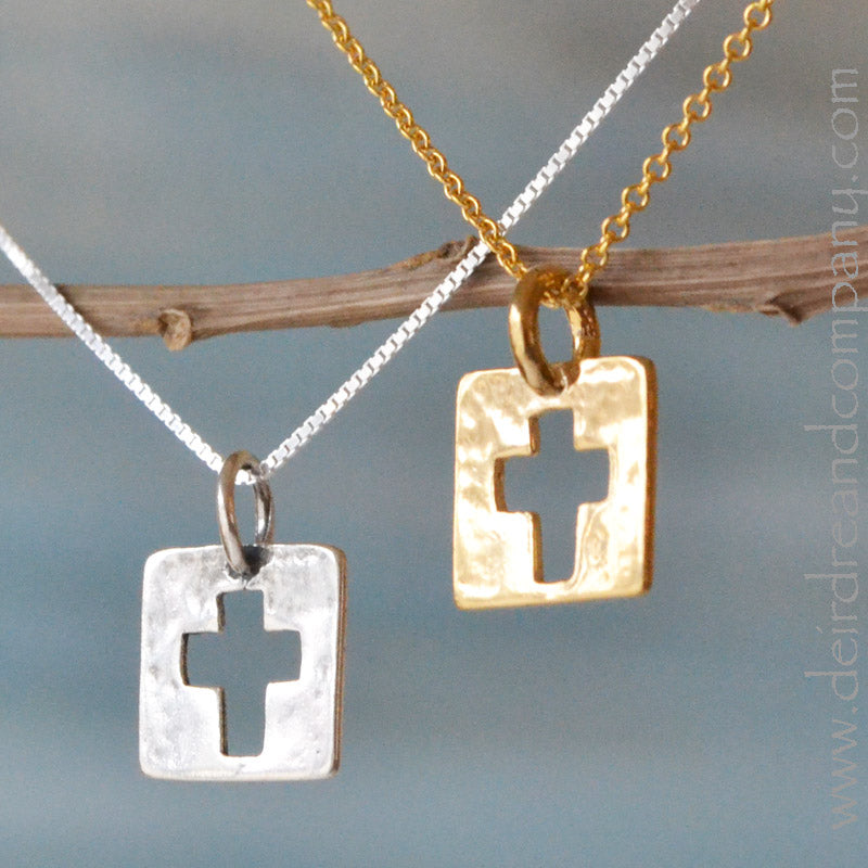 cross-gold- and -silver-necklace-be-amazed