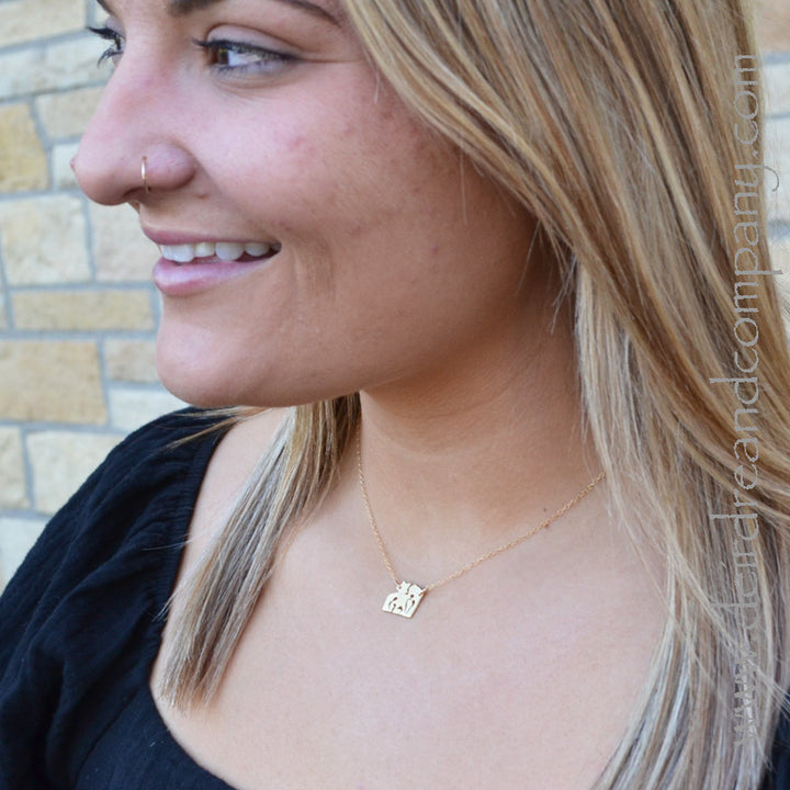 Nativity Necklace Gold