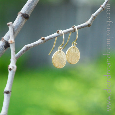 live-simply-hammered-circle-earrings-in-14k-gold-vermeil