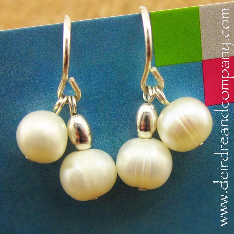 Bigger-pearl-two-earrings