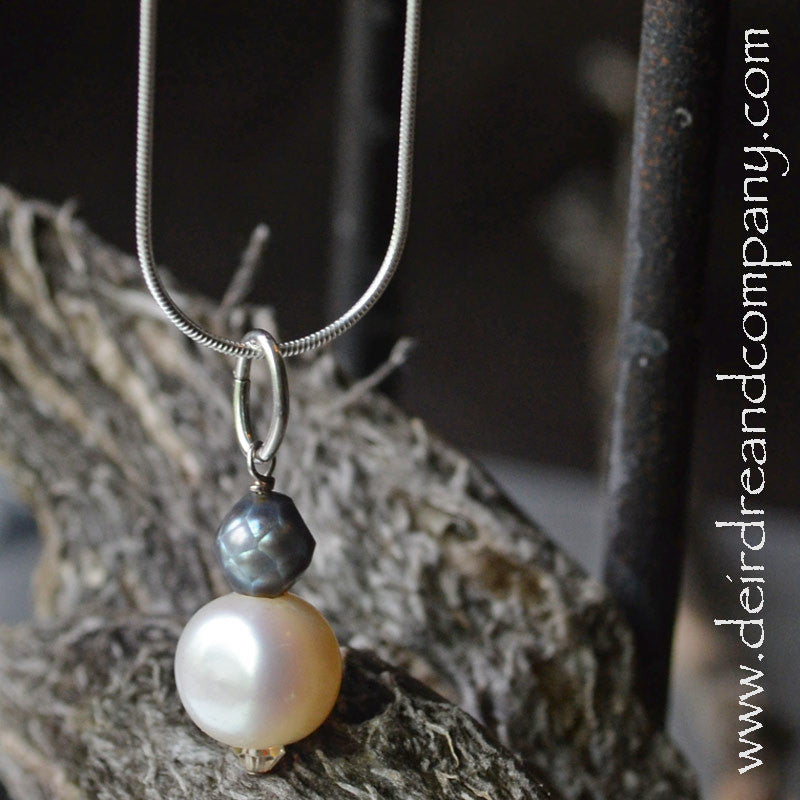 salt-and-pepper-pearl-necklace